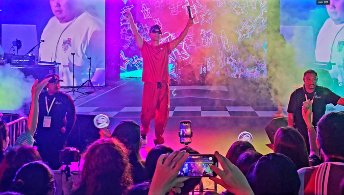 Emcee Singapore - From 13th to 15th September 2024, JAM OFF 2024 makes its international debut in Singapore during the Grand Prix Season Singapore (GPSS). Thrilled to share the stage with top artists from Mainland China, Hong Kong, Singapore, Malaysia, and Indonesia, including Pakho Chau, Yan Ting, Supper Moment, Liu Lian, Ramengvrl, Yung Raja, RRILEY, and more. Adding to the energy, DJ Cyrus (Hong Kong), DJ Shai, and DJ Ling (Singapore) will elevate the festive vibes!