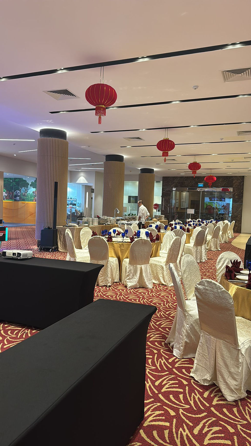 Emcee Singapore - The ballroom set up was ready to welcome guests to enjoy the Chinese New Year celebration at Singapore Island Country Club.