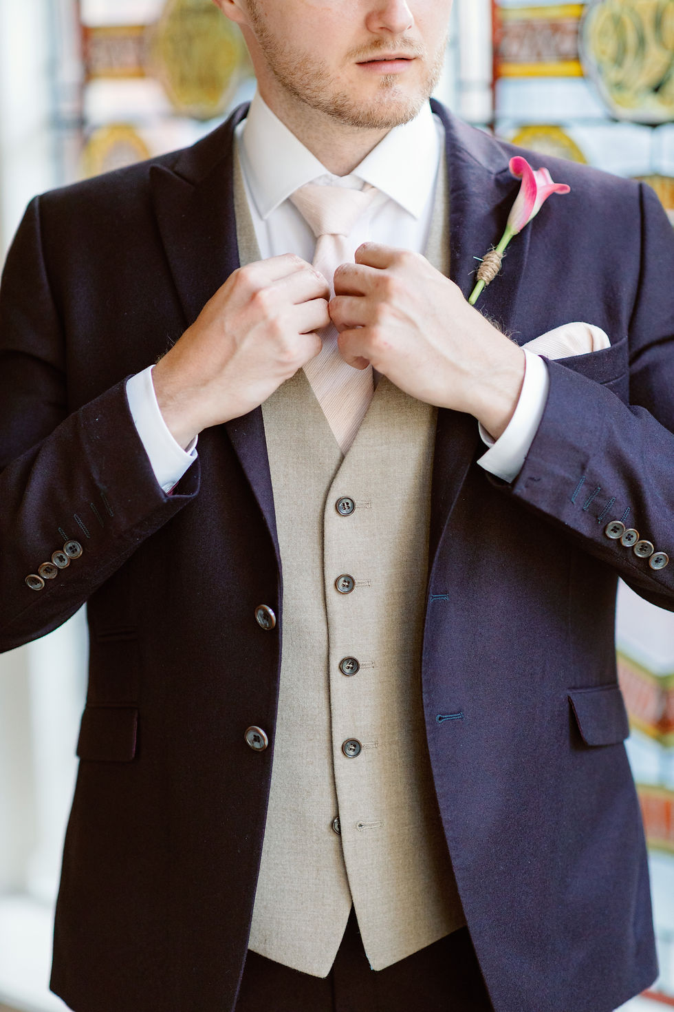 An elegant groomsmen buttonhole designed by Extra Gorgeous Blooms, a wedding florist in Surrey, Hampshire & Berkshire