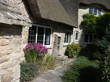 Pretty cottage frontage