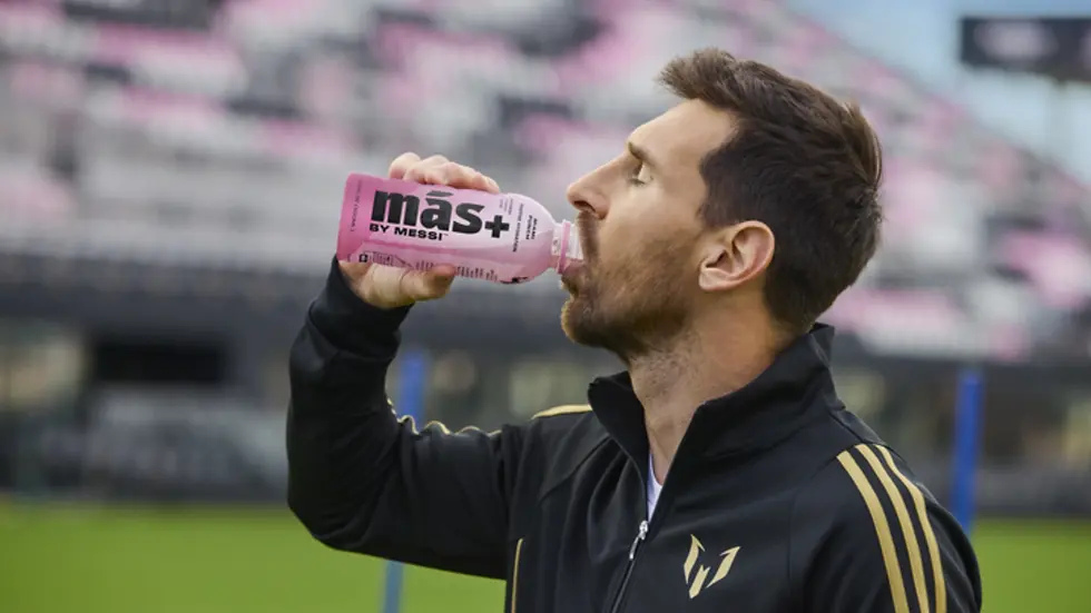 Mas-and-Lionel-Messi-Credit-Mas.webp