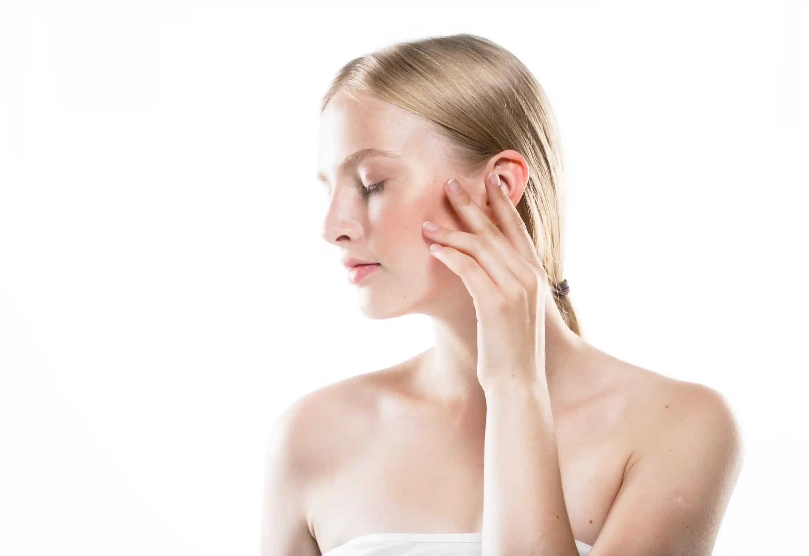 skin-care-woman-healthy-beauty-skin-portrait-2021-08-28-07-16-23-utc.webp