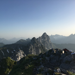 Was macht Laura Ruffieux, Skilehrerin der Skischule Jaun, während des Sommers?