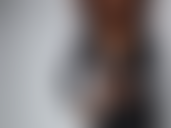 Zendaya’s Edgy Twist: How She Amped Up Her Slinky Leather Suit with a Touch of Ab Flash