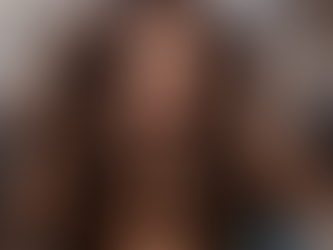 Kaia Gerber Channels Cindy Crawford’s ’90s Glam with a Voluminous Blowout