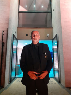 Eu na entrada da Moura