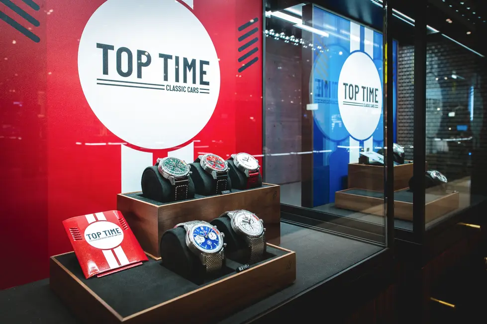 Détail d'une montre Breitling photographiée dans un pop-up store par Fred Photo.