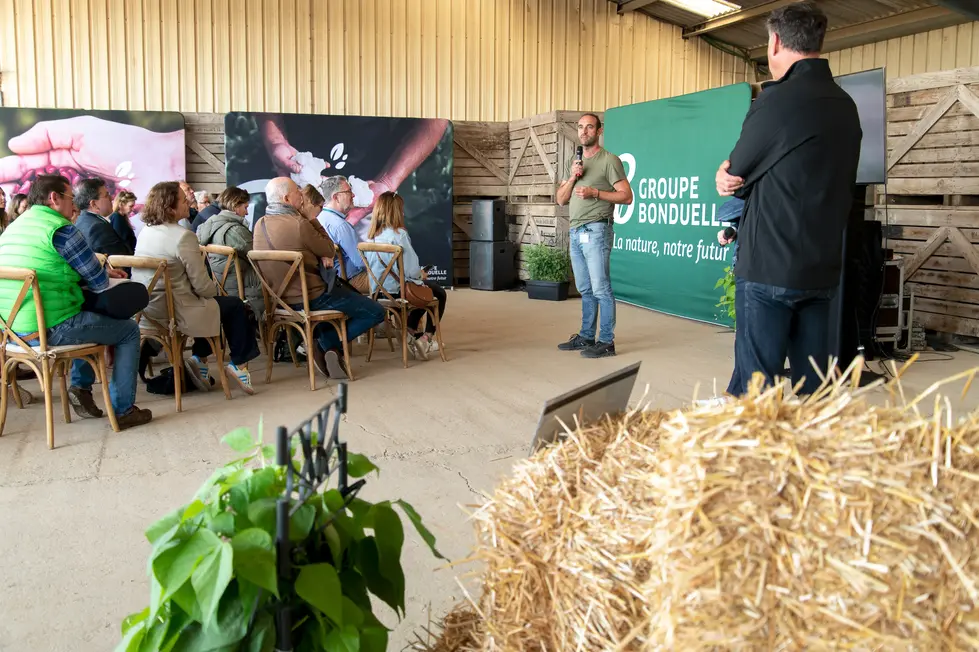 Mise en valeur des ateliers champêtres de Bonduelle à travers un reportage sensible.