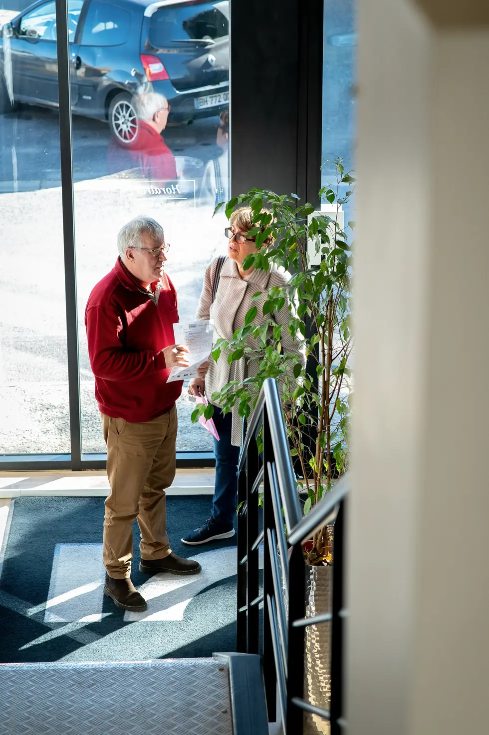 Photographe d'entreprise | moment de conseil dans un espace confidentiel