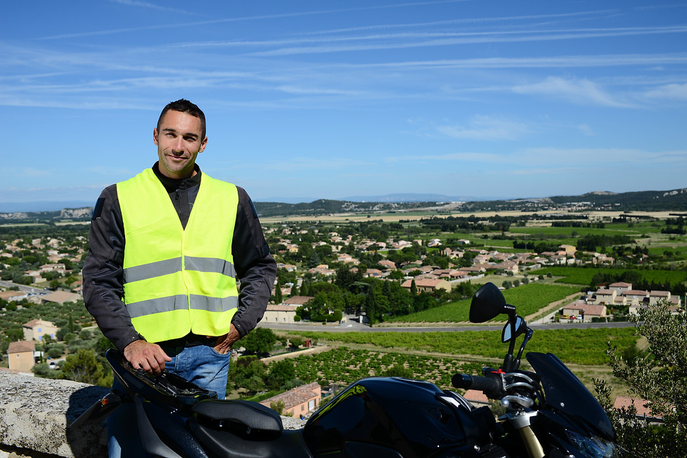 Le gilet jaune en moto pour encore plus de sécurité