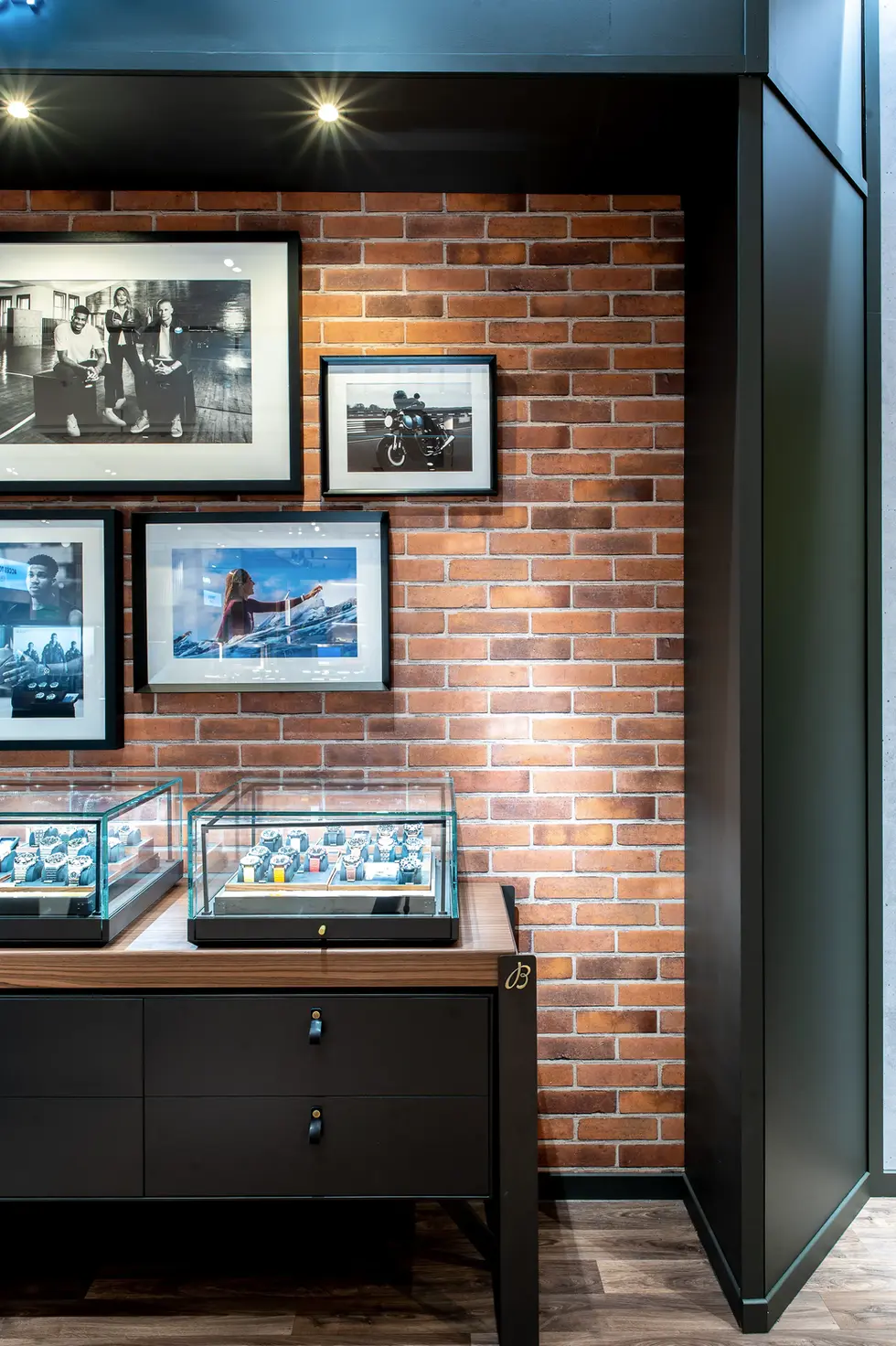 Valorisation du design intérieur du pop-up store Breitling par Fred Photo.