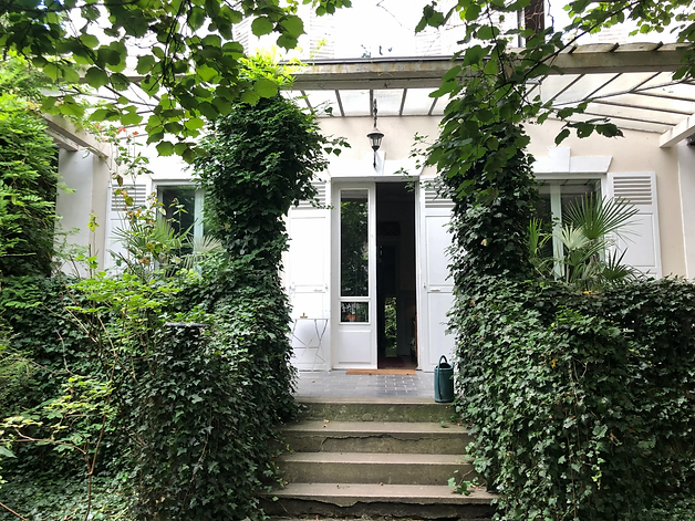 Maison face avec escalier mais étages pa