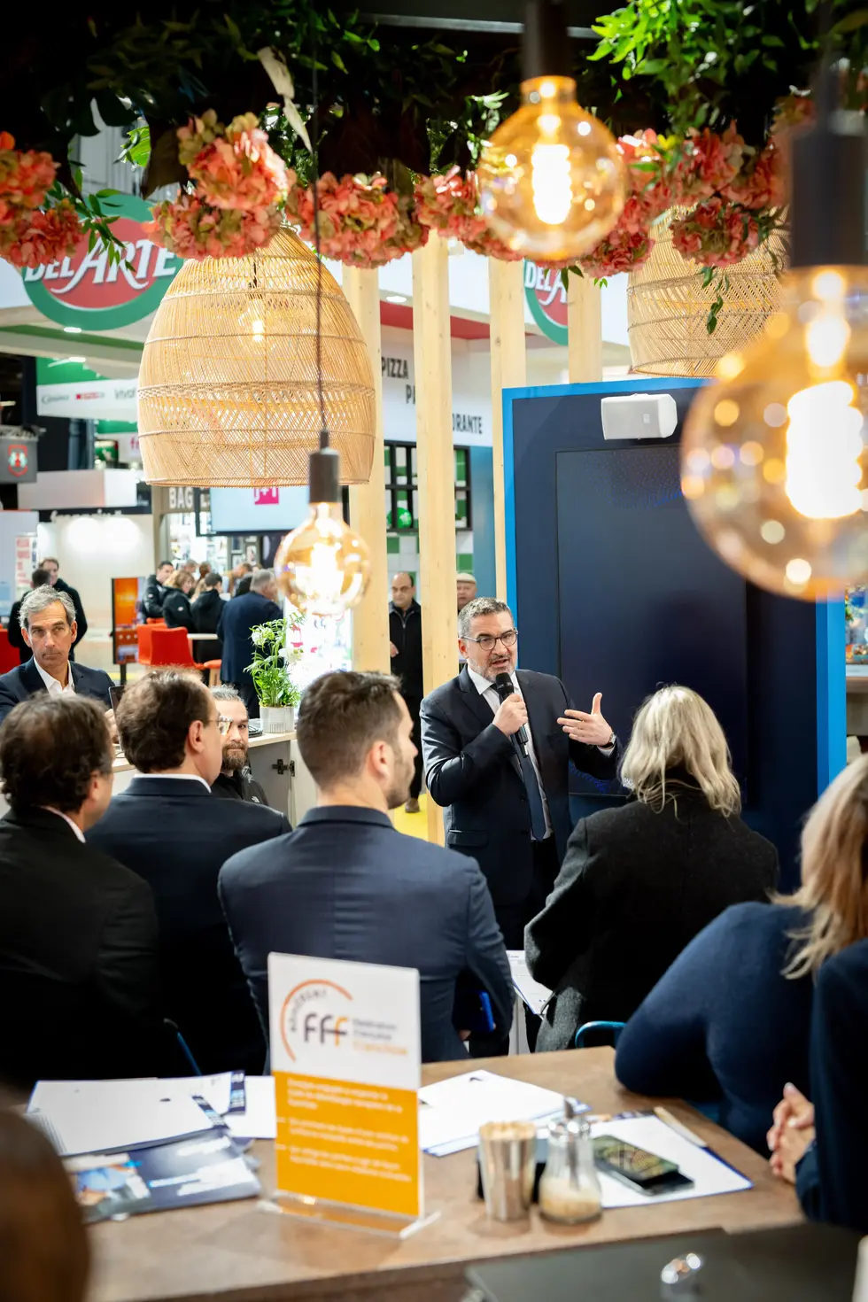 Circulation des visiteurs autour du stand Guy Hoquet – photographie stand professionnel par Fred Photo