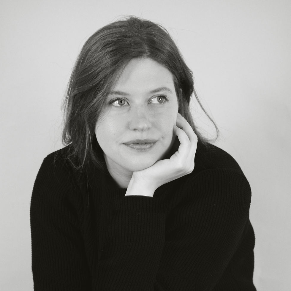 Portrait of Federica Paglia in black and white on a grey background