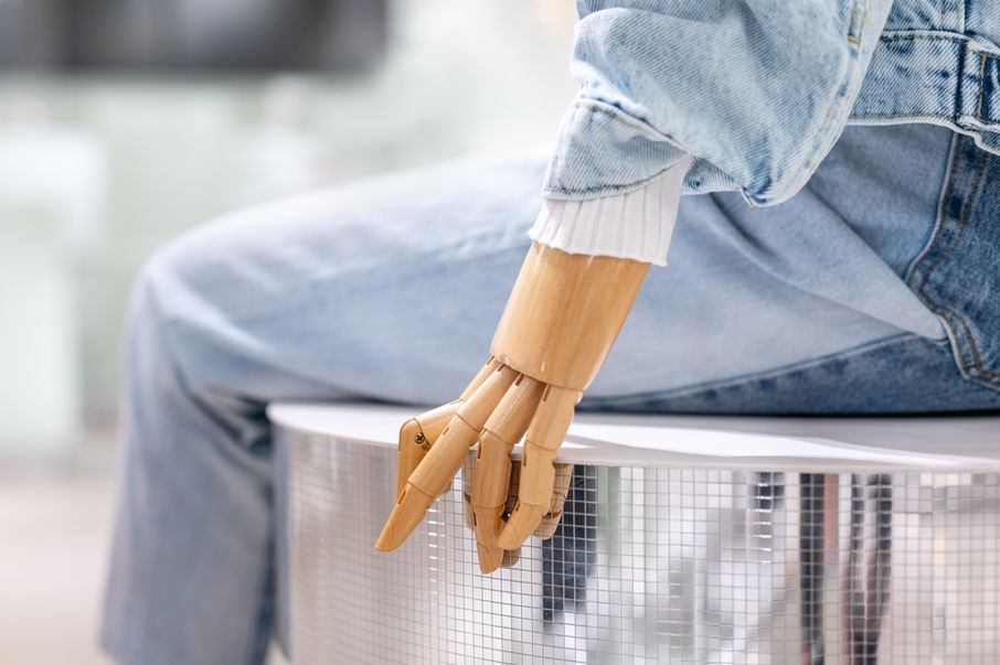 Monki NL611 Detail Mannequin hand RZ1493 - Photography by Roza Schous.jpg