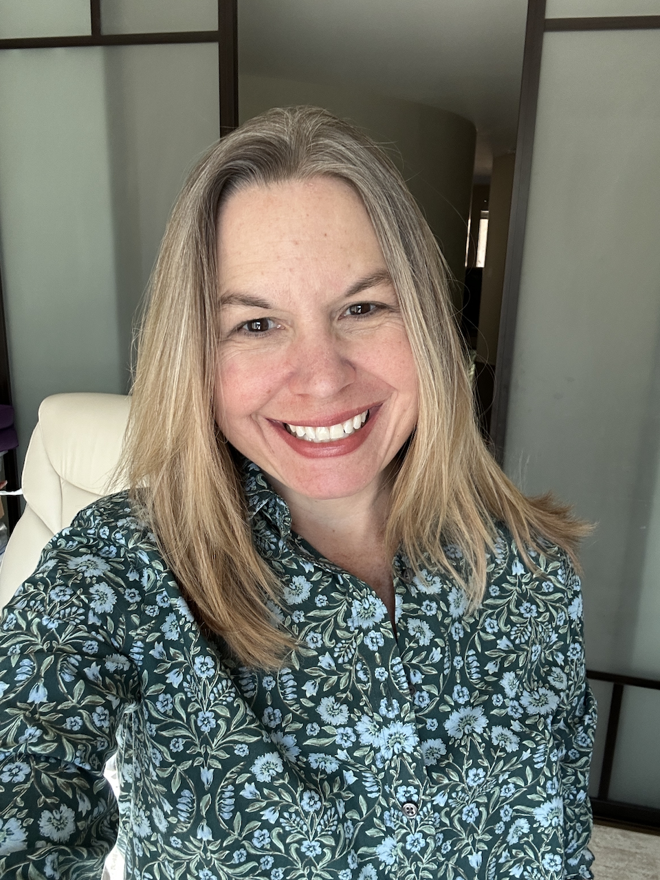 Carolyn Morrisroe Head shot.jpeg