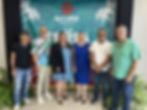 Sofia Montañez, gerente de producto de Bacardí y María D. Pérez, alcaldesa interina de Cataño, junto al grupo de trobadores que se prensatarán en La Feria en Cataño
