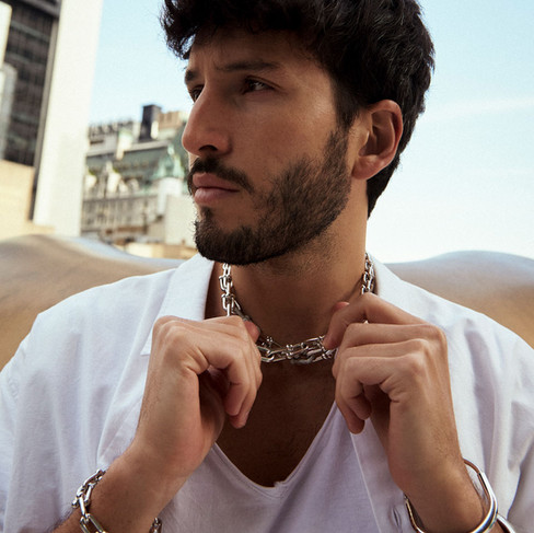 sebastian yatra embajador de tiffany & co