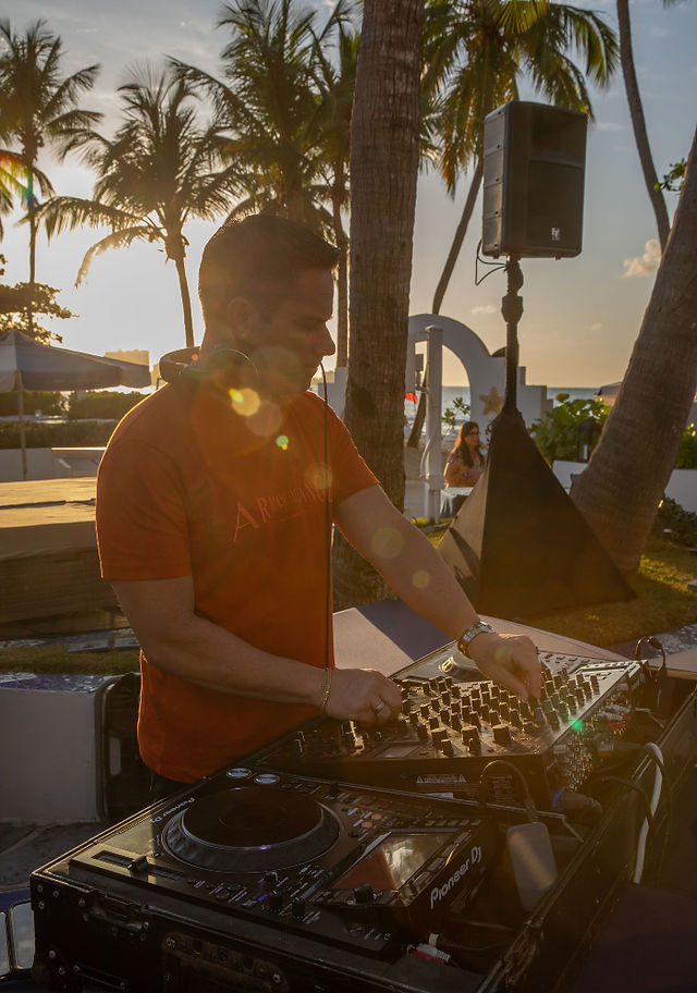 Día Mundial del Arte, Fairmont El San Juan Hotel, Sunset Sip & Paint, pinta el atardecer de puerto rico