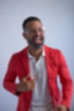 Gilbert González, estilista profesional de celebridades, conocido por su trabajo con artistas como Bad Bunny, Ivy Queen, y el dúo Wisin y Yandel.