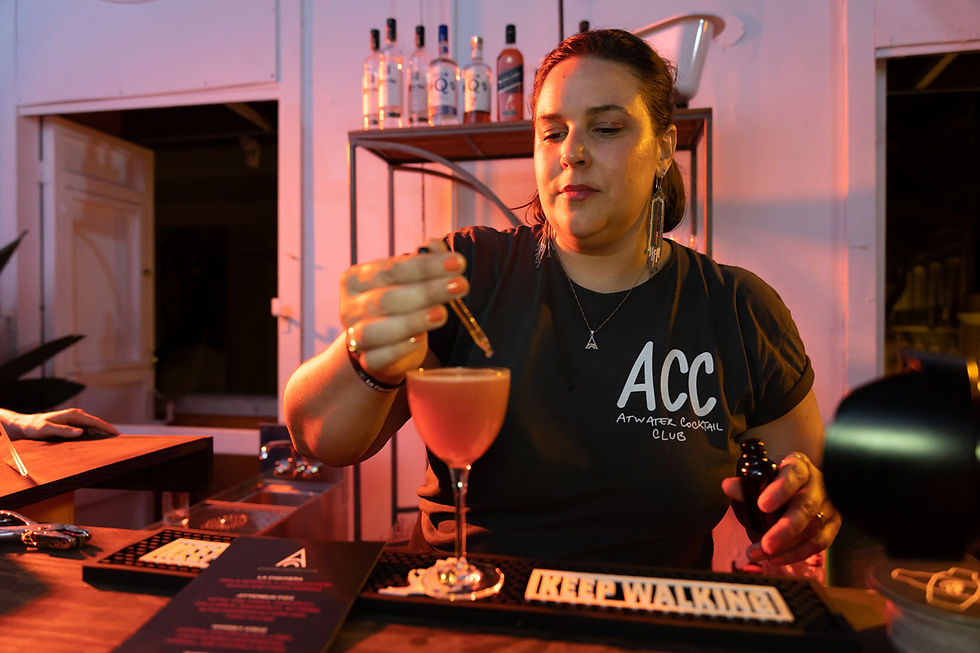Kate Boushel, La Factoría, coctelería, mixología, bartender