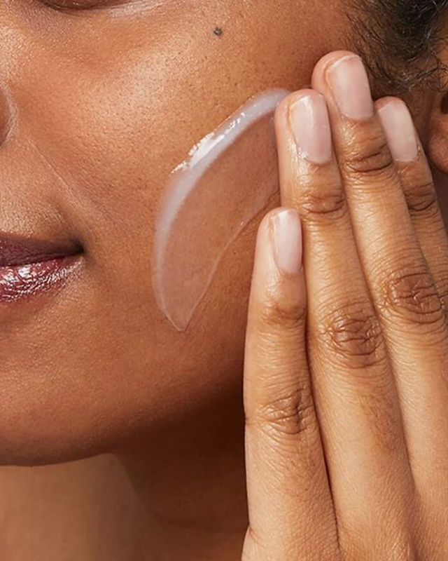 cerave, model, productos para limpiar la piel
