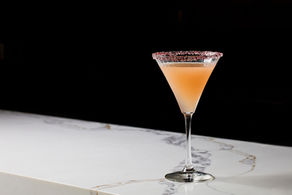 Descubre el sabor de la elegancia: cócteles inspirados en el color del año (Peach Fuzz)
