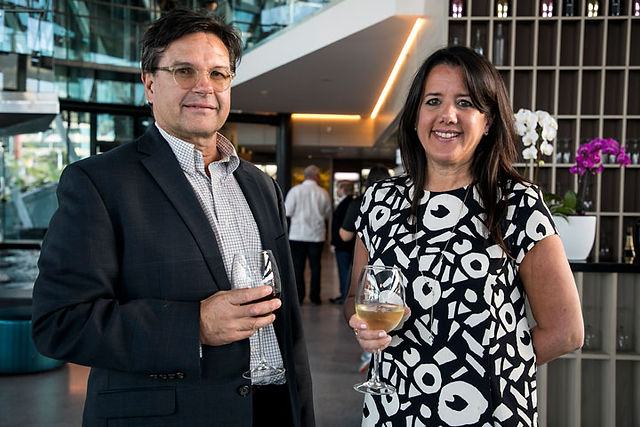 Ricardo Avila y Stephanie Moore.