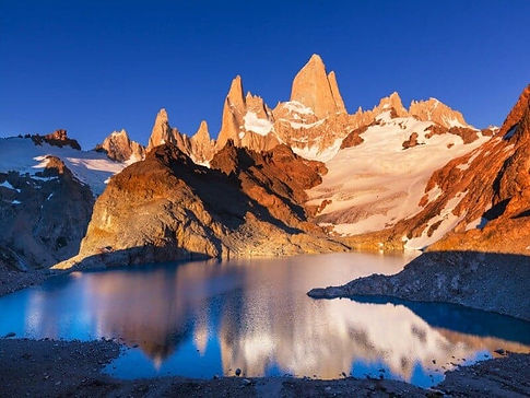 Mount-Fitz-Roy-in-Los-Glaciares-National-Park-Argentina_253737067-1.jpg