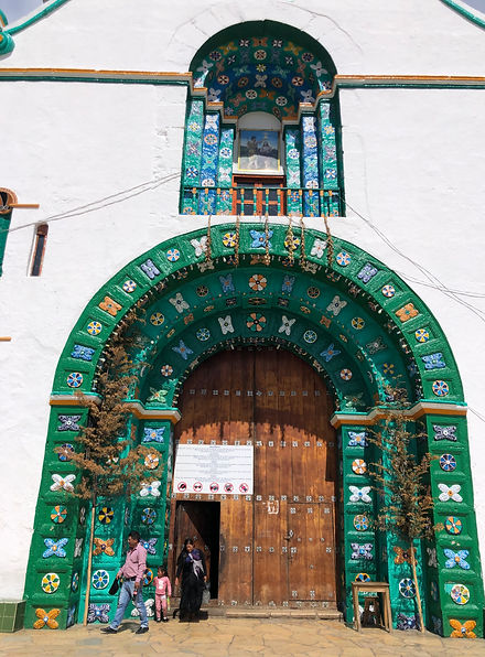 Alma Nativa Latam · DMC México · México · Día de Muertos · Día de los Muertos · tradiciones mexicanas · cultura mexicana · cultura indígena · ceremonias ancestrales · altares · cempasúchil · Ciudad de México · Teotihuacán · Puebla · Oaxaca · Hierve el Agua · Mitla · Monte Albán · Tehuantepec · Chiapas · San Cristóbal de las Casas · San Juan Chamula · Romerillo · comunidades mayas · Cañón del Sumidero · Agua Azul · Misol-Há · Palenque · Campeche · Mérida · Uxmal · Chichén Itzá · civilización maya · cultura zapoteca · arqueología · ciudades coloniales · patrimonio UNESCO · naturaleza · selva tropical · Caribe mexicano · Playa del Carmen · gastronomía mexicana · tradiciones vivas · espiritualidad · culturas ancestrales · experiencias auténticas · viaje cultural · viaje de autor · viajes boutique · circuito por México · tour cultural México · viaje organizado · México auténtico