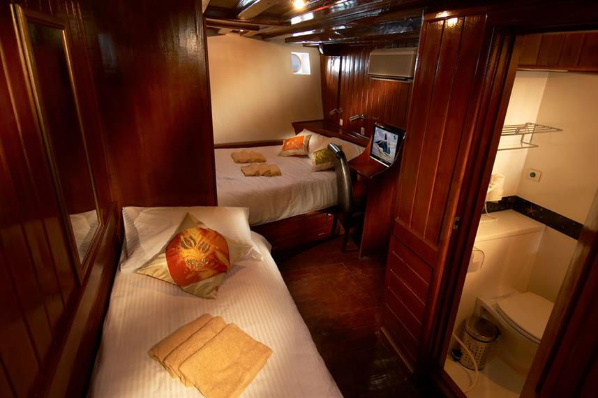 the-phinisi-double-twin-cabin-02w857h570crwidth857crheight570.jpeg