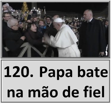 0120. Papa bate na mão de fiel