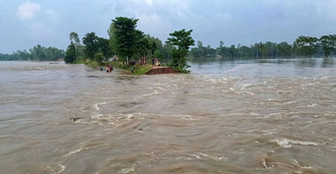 বন্যার প্রথম কোপ বামনগোলায়, প্লাবিত বেশ কয়েকটি গ্রাম