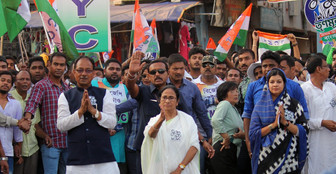 পায়ে হেঁটে শহর ঘুরলেন মমতা বন্দোপাধ্যায়