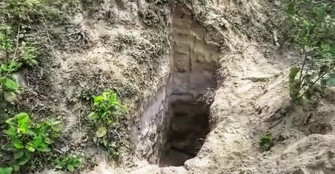 নদীতীরে মৃতদেহ কবর দেওয়ার চেষ্টায় এল পুলিশ