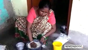 রেশনের আটায় প্লাস্টিকের গন্ধ, খতিয়ে দেখছেন মহকুমাশাসক