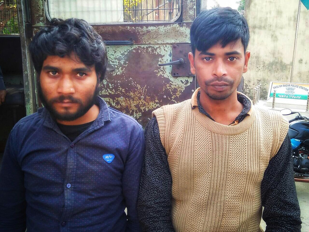 পার্কের সামনে দুই কুখ্যাত বাইক পাচারকারী গ্রেফতার