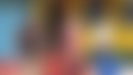 করোনা আক্রান্তদের বাড়িতে সাহায্য নিয়ে মহকুমাশাসক