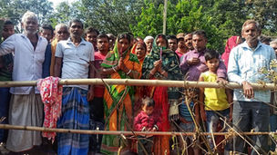গোখরো দেখার হিড়িকে চলছে দেদার ব্যাবসা