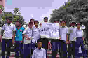 পথ দুর্ঘটনায় আহত ছাত্রী, সড়ক অবরোধ