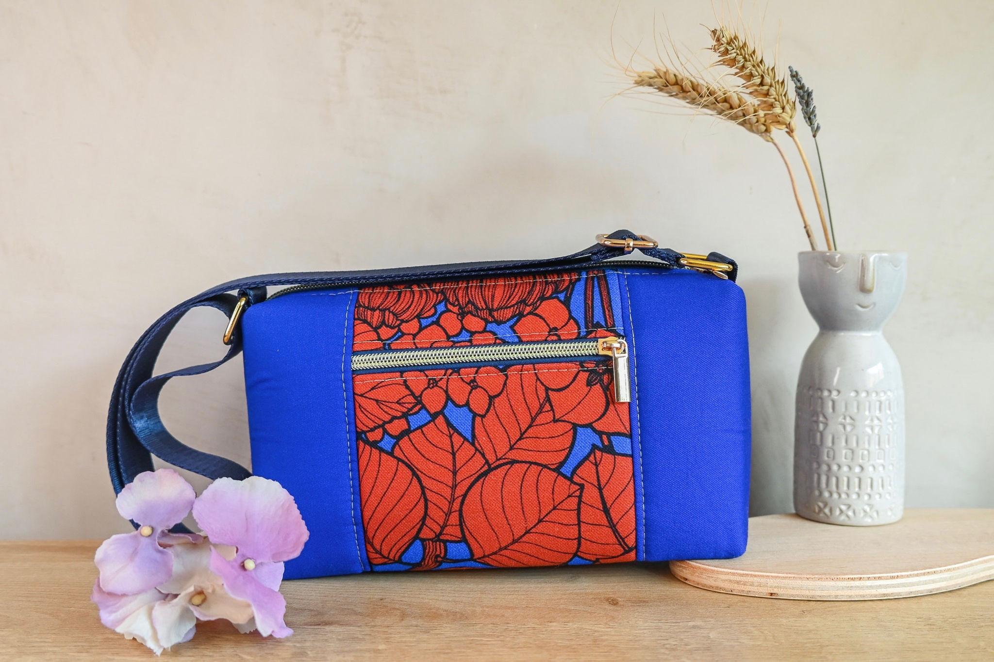 L'Impeccable - Bleu fleur orange