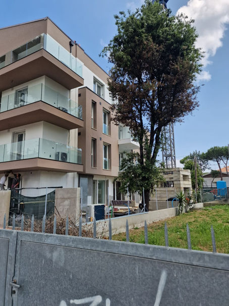 Concept e studio architettonico per la realizzazione di un edificio residenziale su via Anacapri e un edificio commerciale su strada Statale SS16.
Edificio realizzato e completato a Riccione, provincia di Rimini nel 2023.