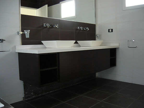 Melamina con bachas de apoyo