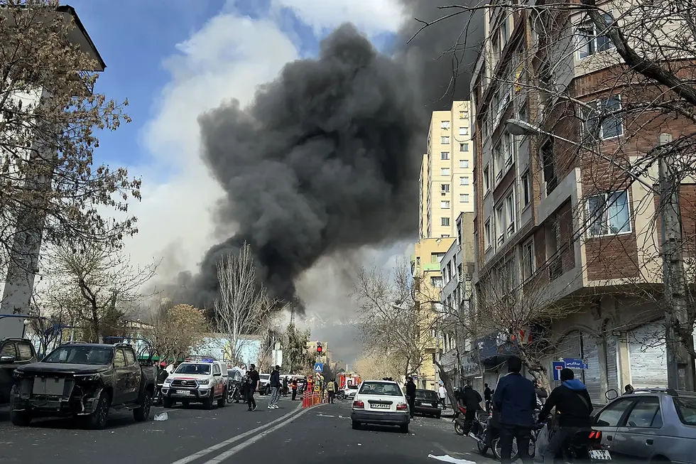 미국과 이스라엘이 이란을 공격한 이후 네 번째 날인 2026년 3월 3일, 이란 테헤란 도심에 미사일이 떨어졌다. 사진_avash, 위키커먼즈
