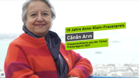 Cânân Arın, a trailblazer in women's rights advocacy, was honored with the Anne Klein Women's Prize for her decades-long fight against violence and for gender equality in Turkey. Explore her impactful work, including co-founding Mor Çatı, Turkey's first independent women's shelter. Learn about her tireless efforts to ensure legal certainty and self-determination for women and girls. Discover the significance of the Anne Klein Women's Prize, awarded by the Heinrich Böll Foundation, recognizing courageous women who champion human rights and equality. Watch the award ceremony video and understand Cânân Arın's enduring legacy in the struggle for women's rights in Turkey. Cânân Arın, Anne Klein Women's Prize, women's rights Turkey, Mor Çatı, gender equality, violence against women, Heinrich Böll Foundation, cats, dogs, birds, green, holiday, holiday plan, sun, swimming, baby, funny, funny videos, digital marketing, digital, beauty, beautiful, skincare, coffee, dinner, suggestion, how to, water , weather, cloud, rain, happy, dissemination and exploitation, poster, design, website, leaflet, newletter, storytelling, creative agency, artistic approach, visibility, democracy, gender equaility, eu projects, campaign, ocean, sea, global warming, green house gases, vegan, lgbti, women, men, cinema, best movie, suprise me, flower, order, booking, hotel, summer, travel, blue sky, Elvis, Madonna, Lady Gaga, Fifa, banana, europe, football, sports, kediler, köpekler, kuşlar, yeşil, tatil, tatil planı, güneş, yüzme, bebek, komik, komik videolar, dijital pazarlama, dijital, güzellik, güzel, cilt bakımı, kahve, akşam yemeği, öneri, nasıl yapılır, su , hava, bulut, yağmur, mutlu, yayma ve kullanma, poster, tasarım, web sitesi, broşür, yeni mektup, hikaye anlatımı, yaratıcı ajans, sanatsal yaklaşım, görünürlük, demokrasi, cinsiyet eşitliği, ab projeleri, kampanya, okyanus, deniz, küresel ısınma, sera gazları, vegan, lgbti, kadın, erkek, sinema, en iyi film, suprise me, çiçek, sipariş, rezervasyon, otel, yaz, seyahat, mavi gökyüzü, Elvis, Madonna, Lady Gaga, Fifa, muz, avrupa, futbol, spor
Mareliber, her şey akar, bir gençlik parkı belgeseli,
Mareliber, her şey akar, bir gençlik parkı belgeseli, deniz şengenç tunca, fatih tunca, ankara, türkiye, turkey, Kadın hakları savunuculuğunda öncü olan Cânân Arın, Türkiye'de şiddete karşı ve toplumsal cinsiyet eşitliği için onlarca yıldır verdiği mücadele nedeniyle Anne Klein Kadın Ödülü'ne layık görüldü. Türkiye'nin ilk bağımsız kadın sığınağı olan Mor Çatı'nın kurucu ortaklığı da dahil olmak üzere, etkili çalışmalarını keşfedin. Kadın ve kız çocukları için hukuki kesinlik ve kendi kaderini tayin etme hakkını sağlamak için gösterdiği yorulmak bilmeyen çabaları hakkında bilgi edinin. Heinrich Böll Vakfı tarafından verilen ve insan hakları ve eşitlik için cesurca mücadele eden kadınları onurlandıran Anne Klein Kadın Ödülü'nün önemini keşfedin. Ödül töreni videosunu izleyin ve Cânân Arın'ın Türkiye'deki kadın hakları mücadelesindeki kalıcı mirasını anlayın. Cânân Arın, Anne Klein Kadın Ödülü, Türkiye'de kadın hakları, Mor Çatı, toplumsal cinsiyet eşitliği, kadına yönelik şiddet, Heinrich Böll Vakfı