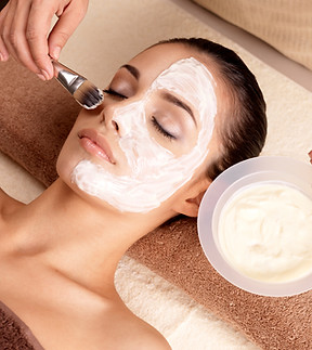 Aplicação de máscara facial