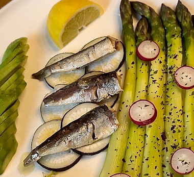Salade Vitalité aux Asperges, Radis Noir, Avocat et Graines Germées.jpg