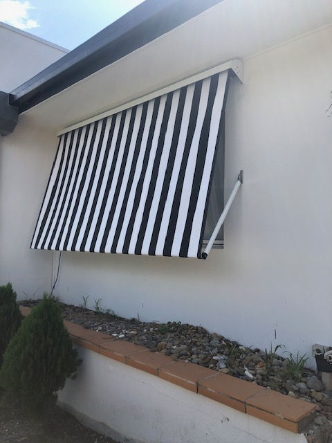 Motorised Pivot Arm Awning s (1)