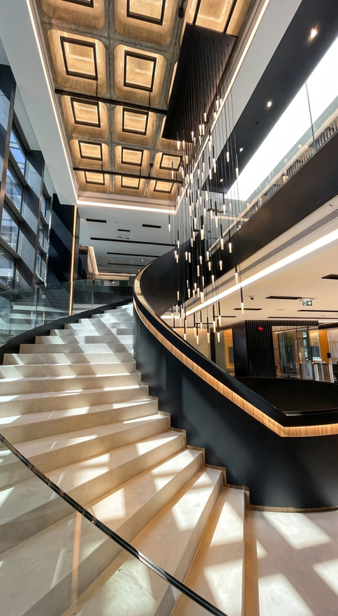 Repkon Factory Offices iç mekân sarmal merdiven açısal perspektifi, metal korkuluklar ve ahşap basamaklar - DPI Group iç mimari