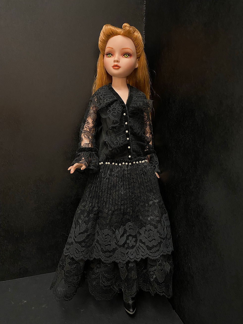 Thumbnail: Black lace